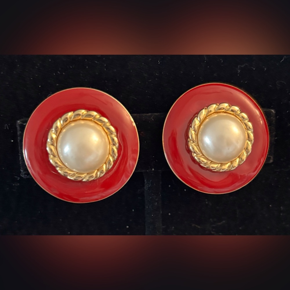 Monet Vintage Clip on Earring